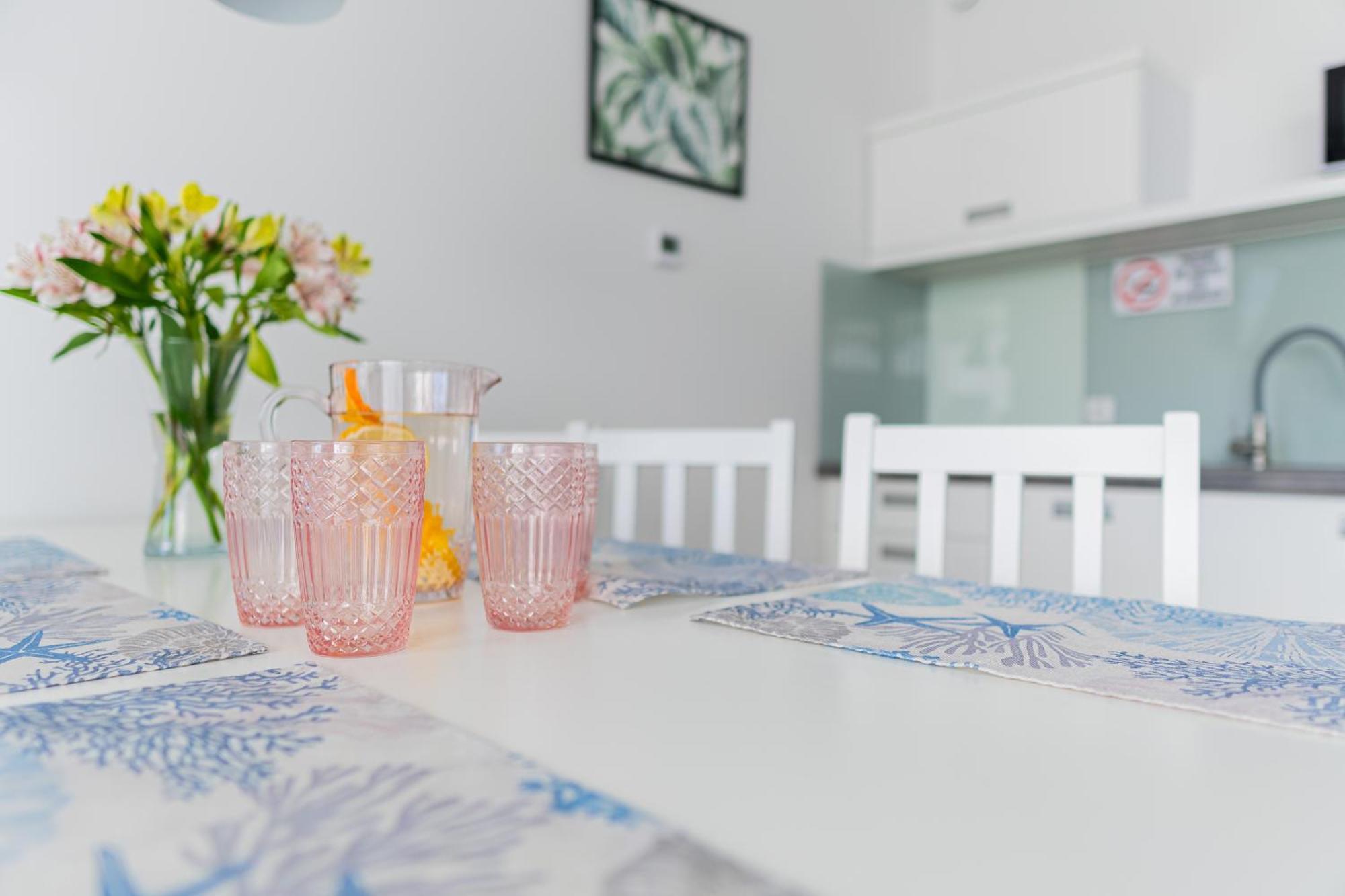 Barka - Apartamenty Premium Oraz Pokoje Blisko Plazy Карвиа Экстерьер фото